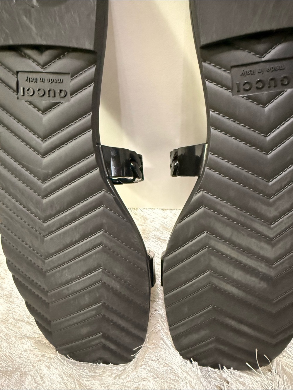 Authentic GUCCI Black Patent Chain-Link Slide Sandals - Picture 7 of 8